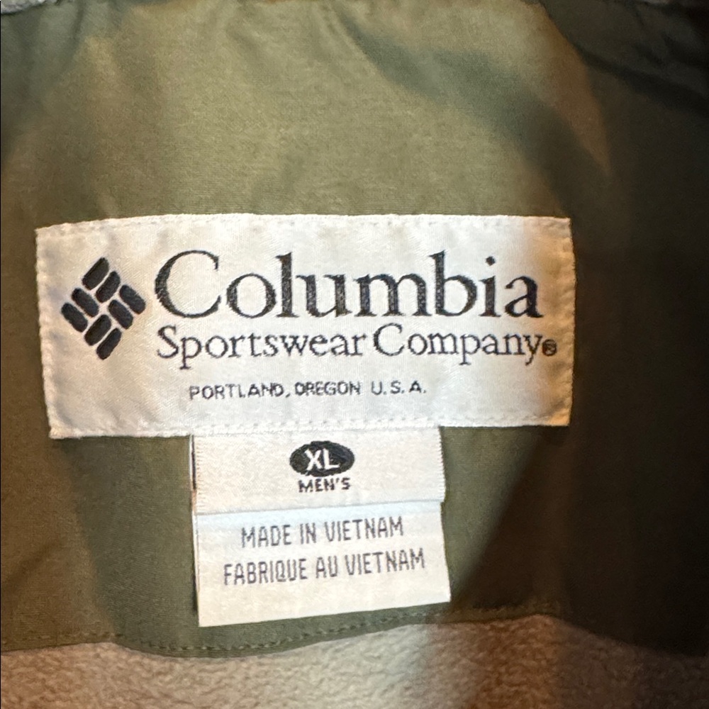 Columbia Cross Terra Interchange Jacket in green and beige - Picture 11 of 12
